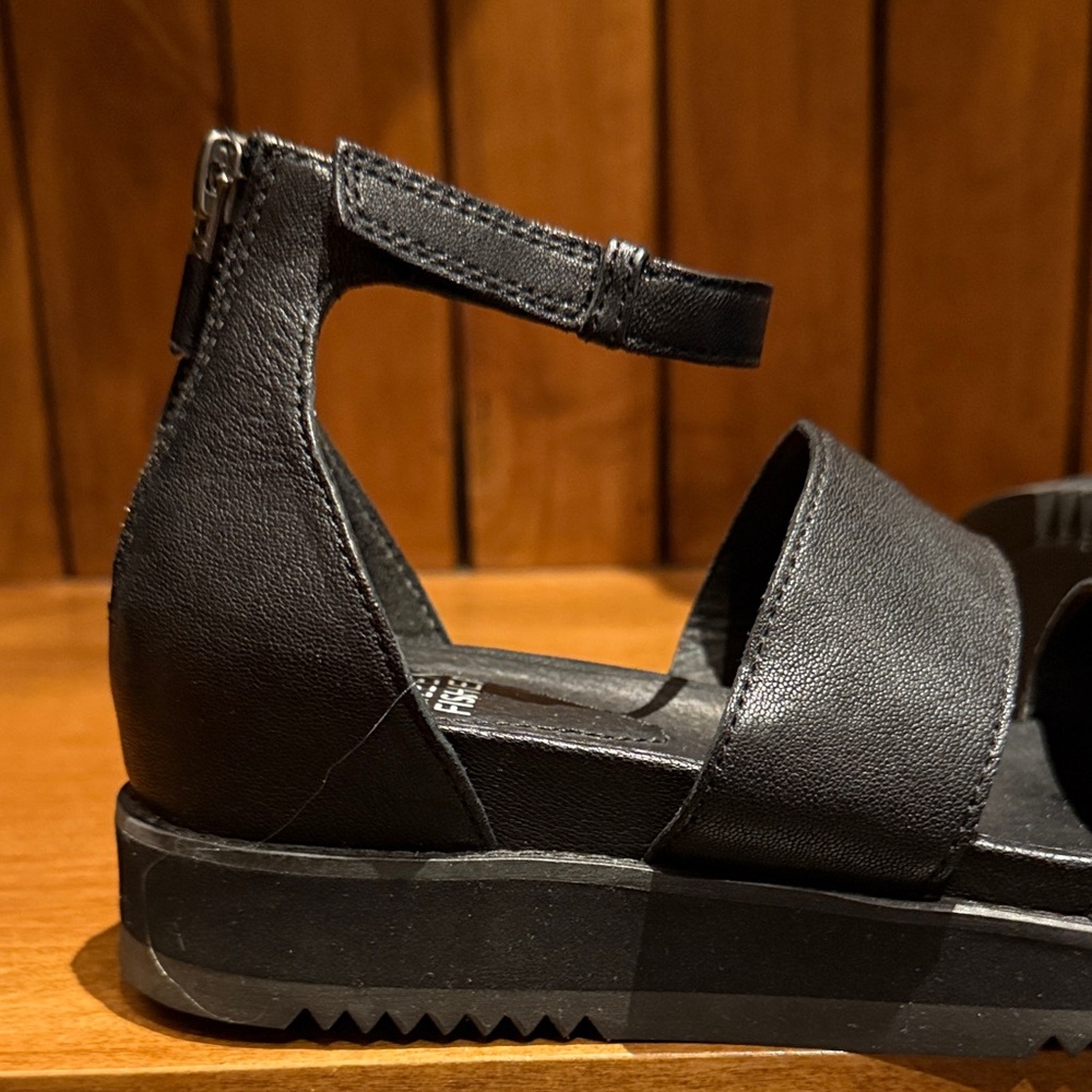 Eileen Fisher Black Leather Size 6 Strappy Sandals - Picture 8 of 10